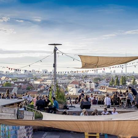 Góc decor mang phong cách châu Âu tại Trill Rooftop