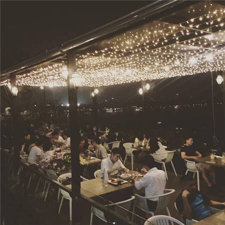 Không gian ngoài trời ngắm trọn Hồ Tây của 6 Degrees