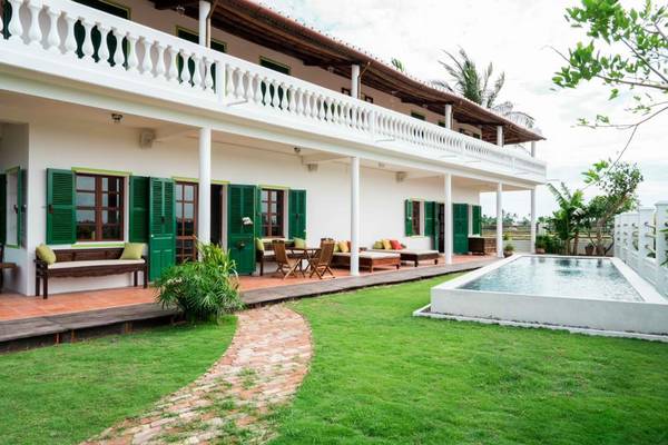 Heron House tọa lạc tại làng An Mỹ, phường Cẩm Châu, thành phố Hội An khá tách biệt với những khối nhà sầm uất của phố cổ, sẽ mang lại cho bạn bầu không khí vô cùng thư giãn.