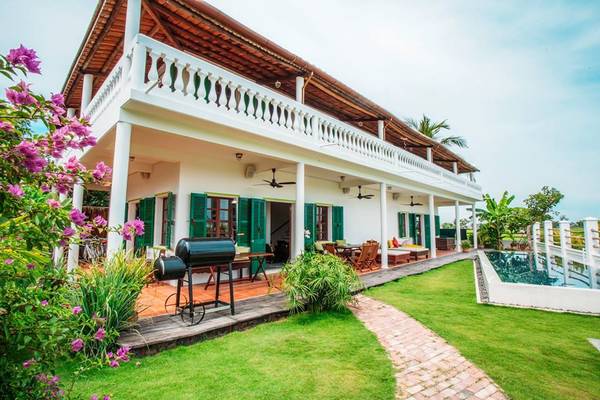 Heron House tọa lạc tại làng An Mỹ, phường Cẩm Châu, thành phố Hội An khá tách biệt với những khối nhà sầm uất của phố cổ, nơi đây sẽ mang lại cho bạn bầu không khí vô cùng thư giãn. Ảnh: Heron House.