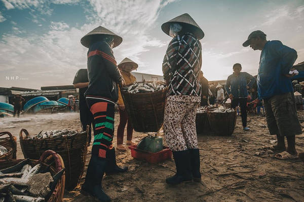 Nụ cười rạng rỡ của ngư dân tại cảng cá Bà Rịa