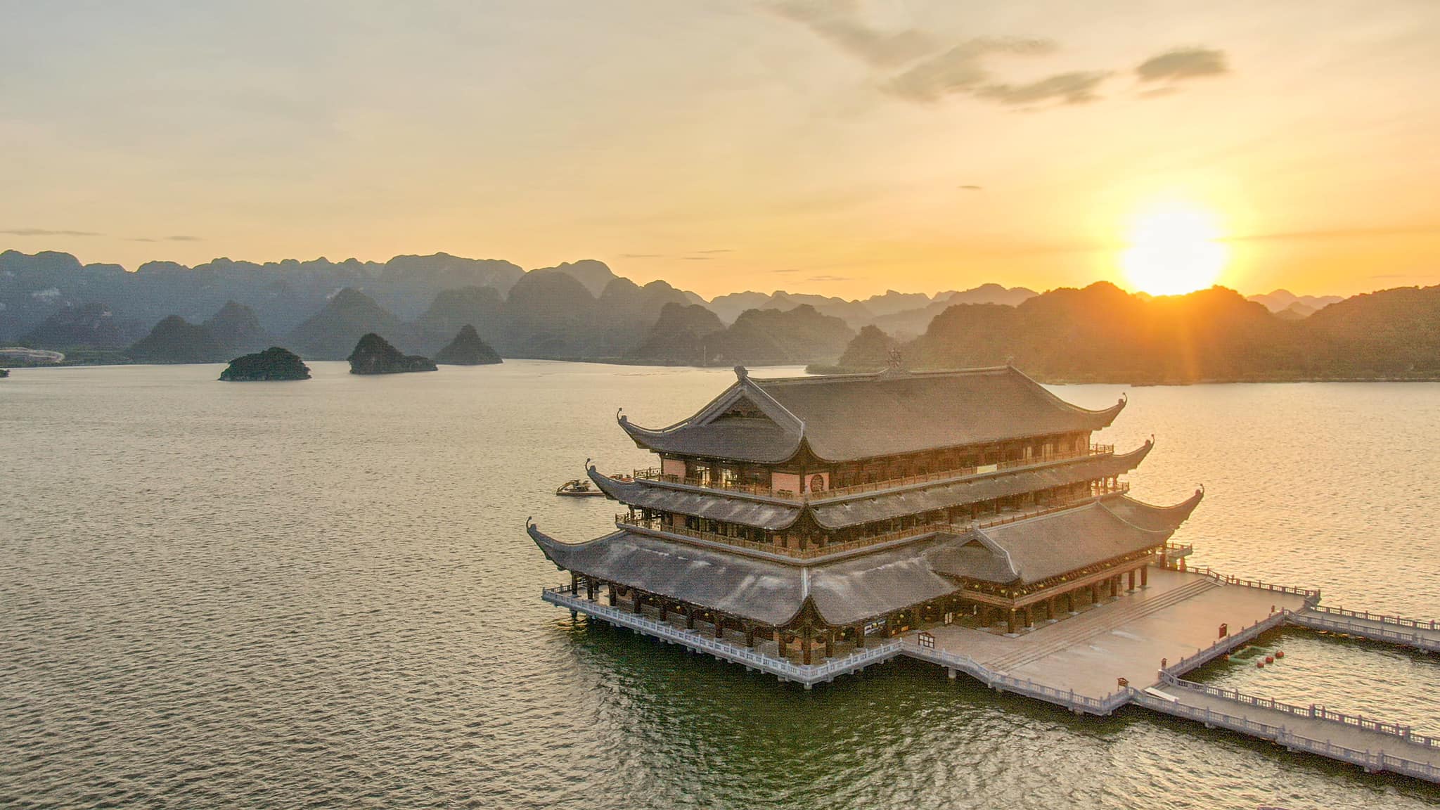 Chùa Tam Chúc - ngôi chùa lớn bậc nhất Việt Nam