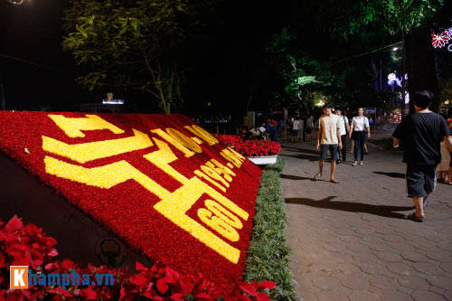 Thảm hoa nghệ thuật chào mừng ngày giải phóng
