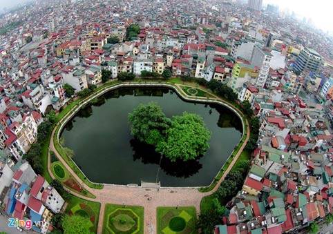 Hồ Văn cạnh Văn Miếu Quốc Tử Giám một hồ ở Hà Nội nổi tiếng