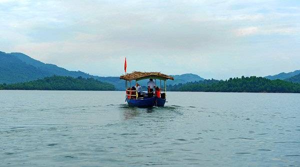 Du lịch Hồ Phú Ninh Quảng Nam hoạt động câu cá