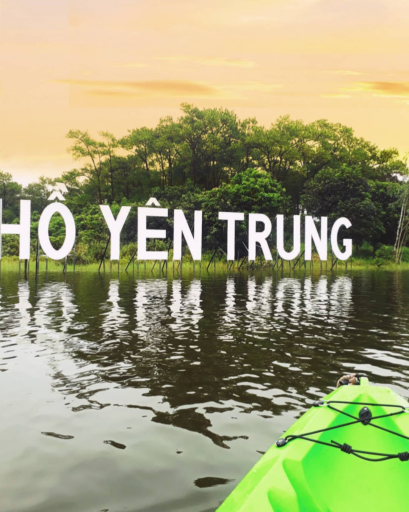 Chèo thuyền kayak trên Hồ Yên Trung