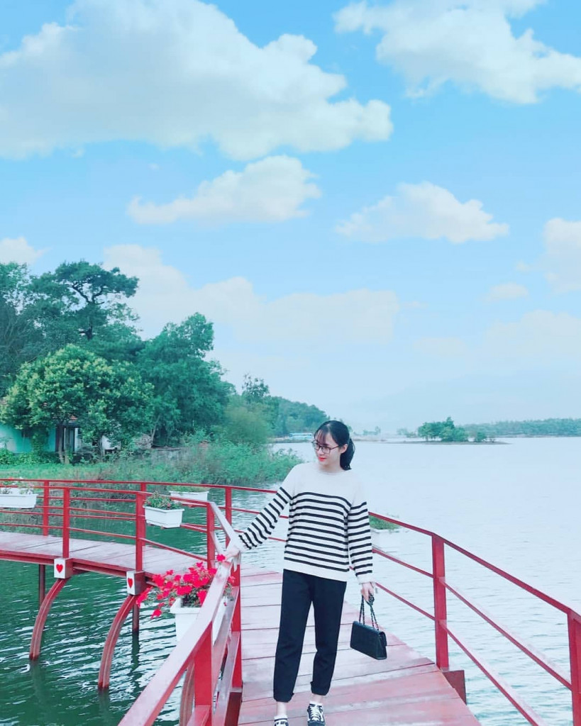 Cầu Tình Yêu tại Hồ Yên Trung