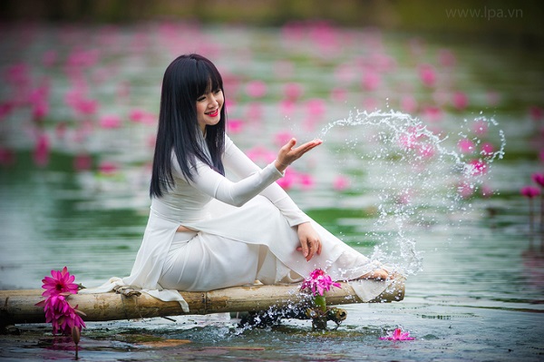 Những ngày đầu đông, nhiều nhóm bạn rủ nhau tới suối Yến để chụp ảnh lưu niệm.
