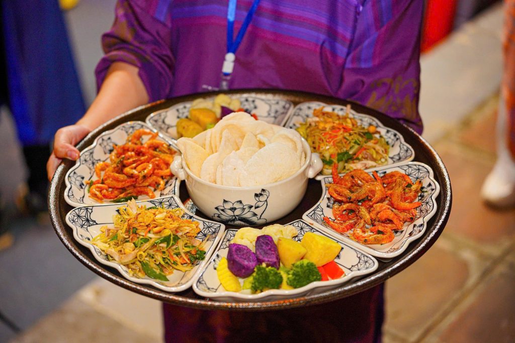 Tinh hoa ẩm thực Huế phục vụ trong không gian cung đình