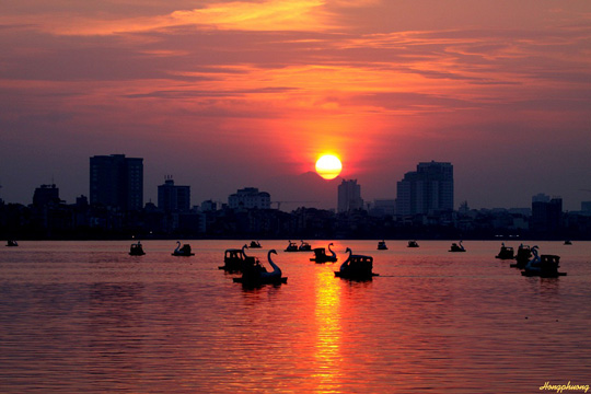 Địa điểm du lịch Hà Nội - Hoàng hôn lãng mạn trên Hồ Tây