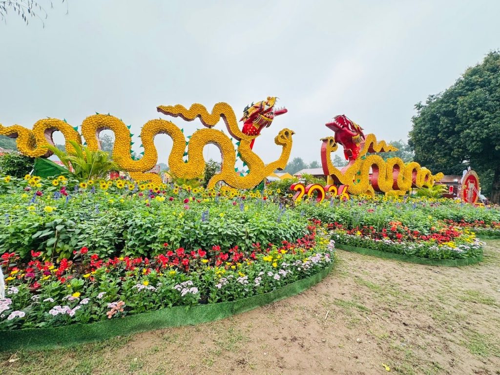 Cảnh quan đón Tết tại đường hoa Hoàng thành Thăng Long