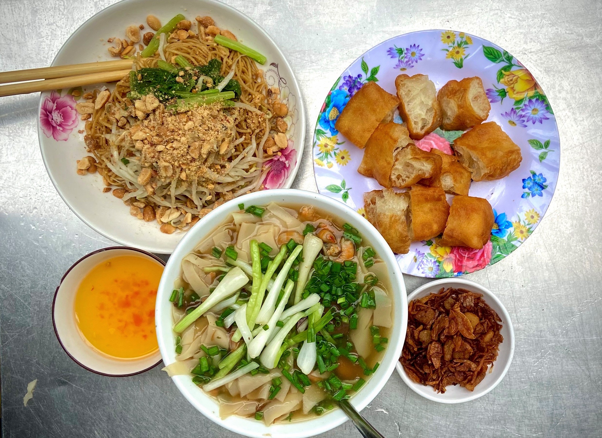 Hoành thánh lá món ăn người Hoa Sài Gòn