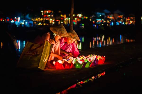 Đèn hoa đăng khi du lịch Hội An