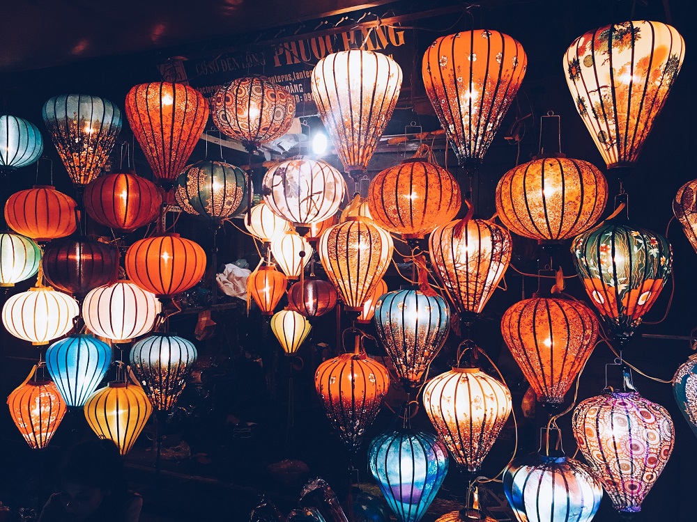 Ánh đèn lồng phản chiếu sông Hoài