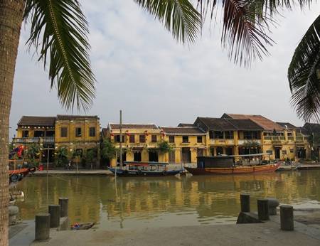Phố cổ Hội An bên bờ sông Hoài