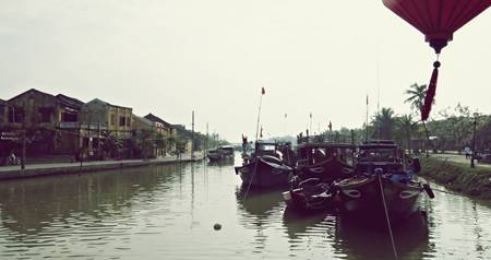 Phố cổ Hội An bên bờ sông Hoài