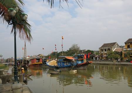 Phố cổ Hội An bên bờ sông Hoài