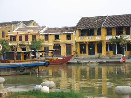 Phố cổ Hội An bên bờ sông Hoài