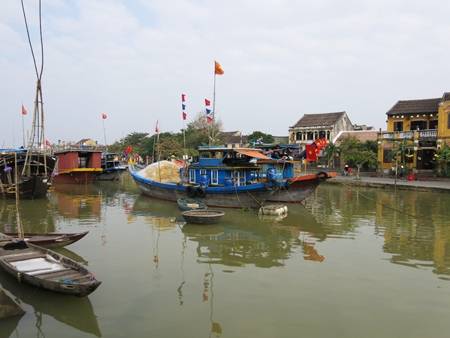 Phố cổ Hội An bên bờ sông Hoài