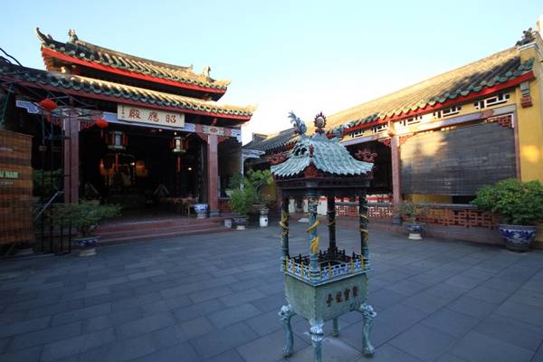 Lễ hội tại hội quán Hải Nam Hội An