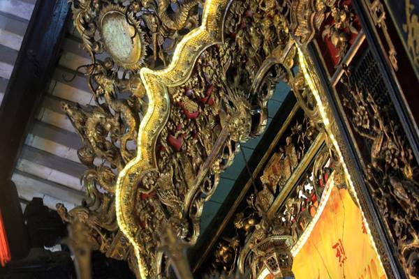 Họa tiết gỗ cổ tại hội quán Hải Nam Hội An