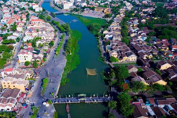 Khu vực đường Nguyễn Phúc Chu bên kia sông ở Hội An
