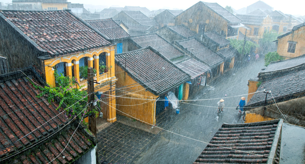 Đèn lồng rực rỡ trong phố cổ Hội An