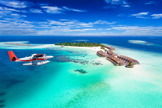 Maldives với bãi biển cát trắng và resort sang trọng