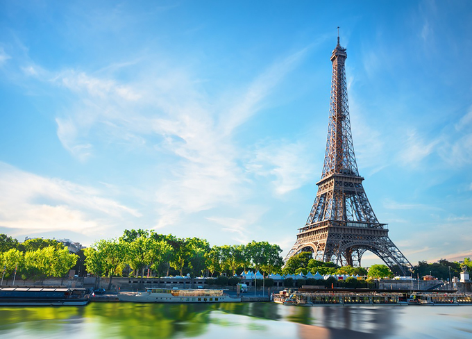 Paris Pháp với tháp Eiffel lãng mạn