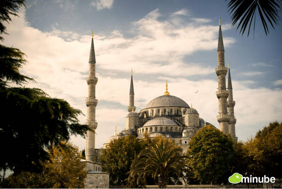 Istanbul với nhà thờ Hồi giáo hoành tráng và khu chợ trời