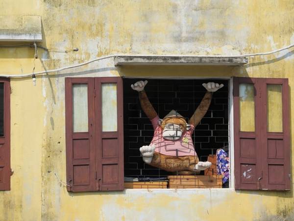 Người Hội An ăn không nhanh, nói không to và đi không vội. Họ chậm rãi, không ồn ào nhưng đôi khi cũng thật hóm hỉnh và dễ thương.