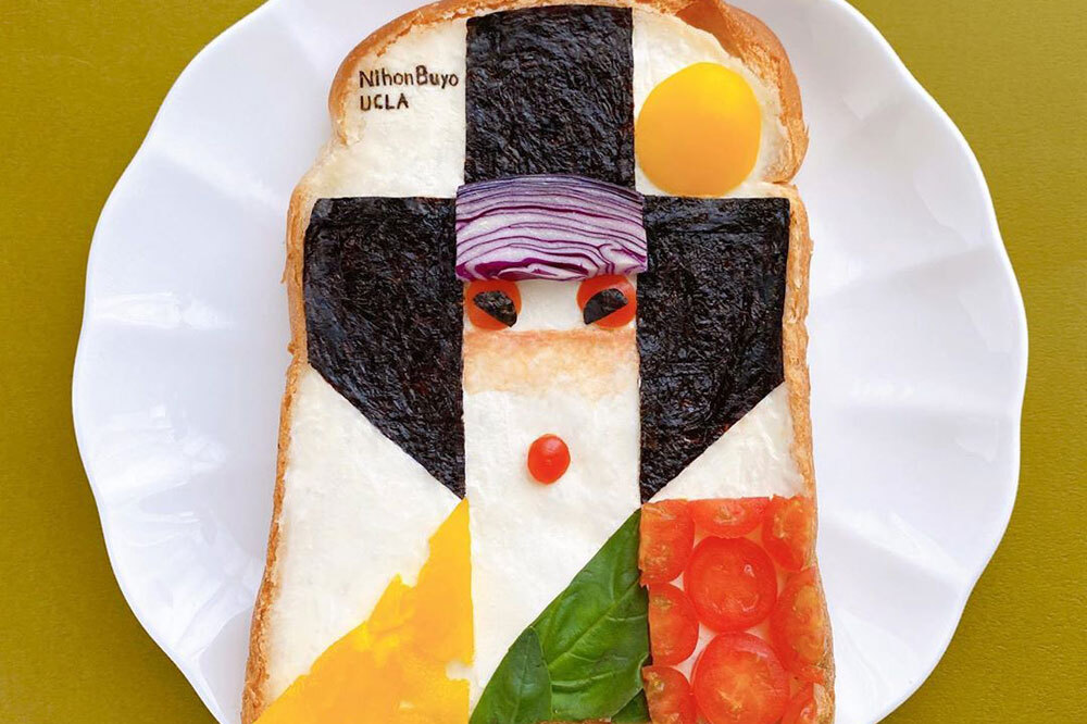 Lát bánh mì này được lấy cảm hứng từ những nghệ sĩ múa điệu Nihon Buyo truyền thống. Thời gian tạo ra một tác phẩm nghệ thuật phụ thuộc vào chủ đề và trung bình mất khoảng 3 giờ đồng hồ. Tác phẩm kì công nhất mất 6 giờ. Khi có nhiều công việc phải làm, nghệ sĩ này thường chọn một chủ đề đơn giản. Ảnh: Manami Sasaki.