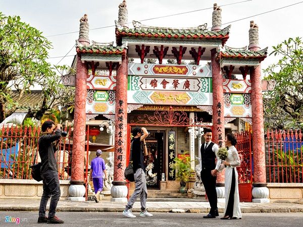 Hội quán Quảng Đông nằm trên đường Trần Phú là di tích nổi tiếng của phố cổ Hội An