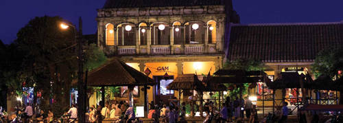 Gemsone Art Museum nằm gần sông Hoài tại Hội An