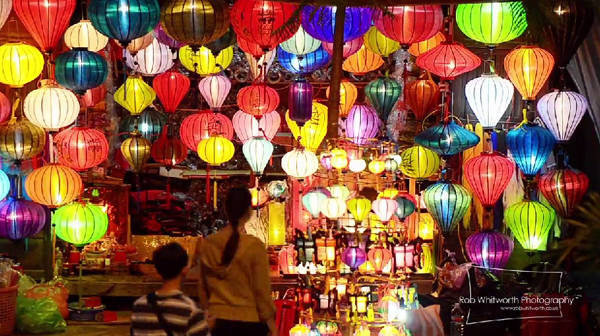Một ngày bình yên ở Hội An qua ống kính khách Tây Một ngày bình yên ở Hội An qua ống kính khách Tây