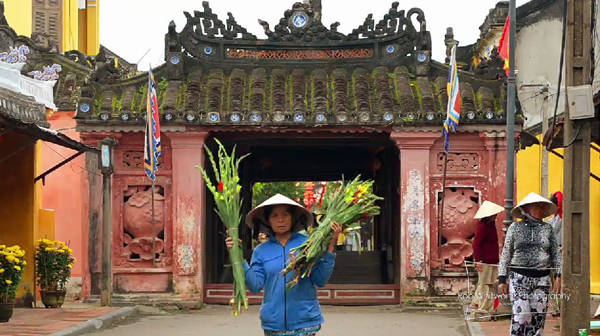 Một ngày bình yên ở Hội An qua ống kính khách Tây Một ngày bình yên ở Hội An qua ống kính khách Tây