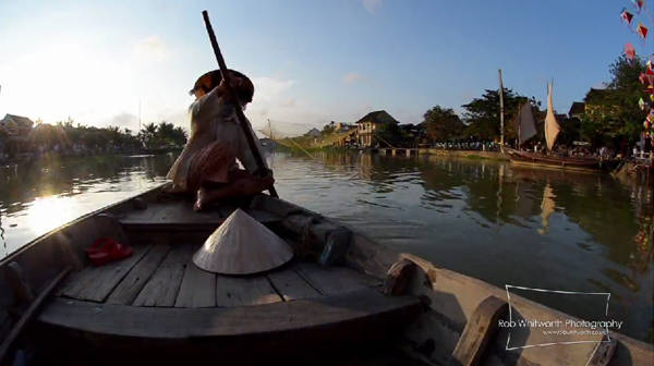 Một ngày bình yên ở Hội An qua ống kính khách Tây Một ngày bình yên ở Hội An qua ống kính khách Tây
