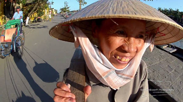 Một ngày bình yên ở Hội An qua ống kính khách Tây Một ngày bình yên ở Hội An qua ống kính khách Tây
