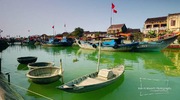 Một ngày bình yên ở Hội An qua ống kính khách Tây Một ngày bình yên ở Hội An qua ống kính khách Tây