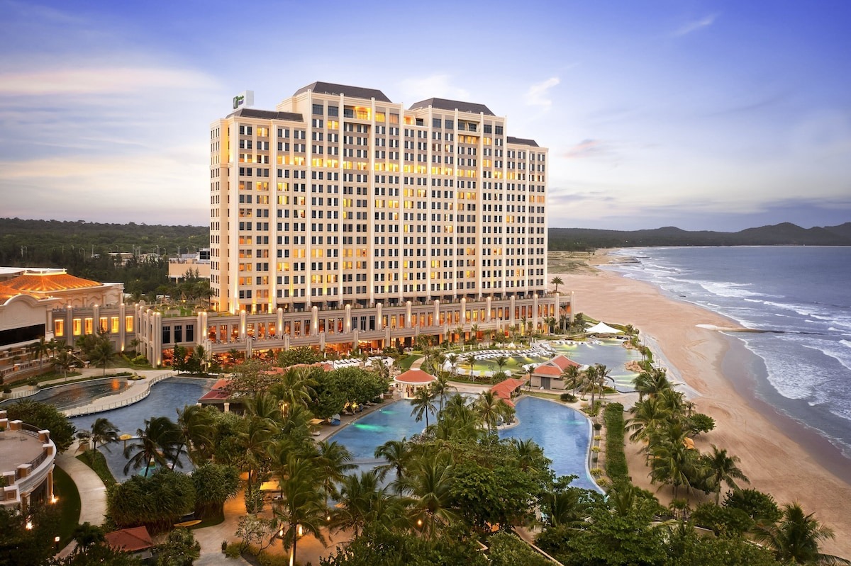 Holiday-Inn-Hồ-Tràm-ivivu-2