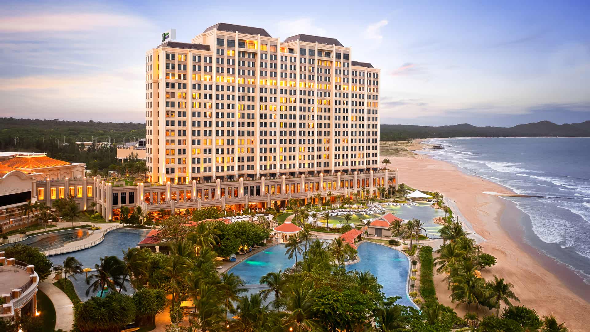 Holiday -Inn -Hồ -Tràm-ivivu