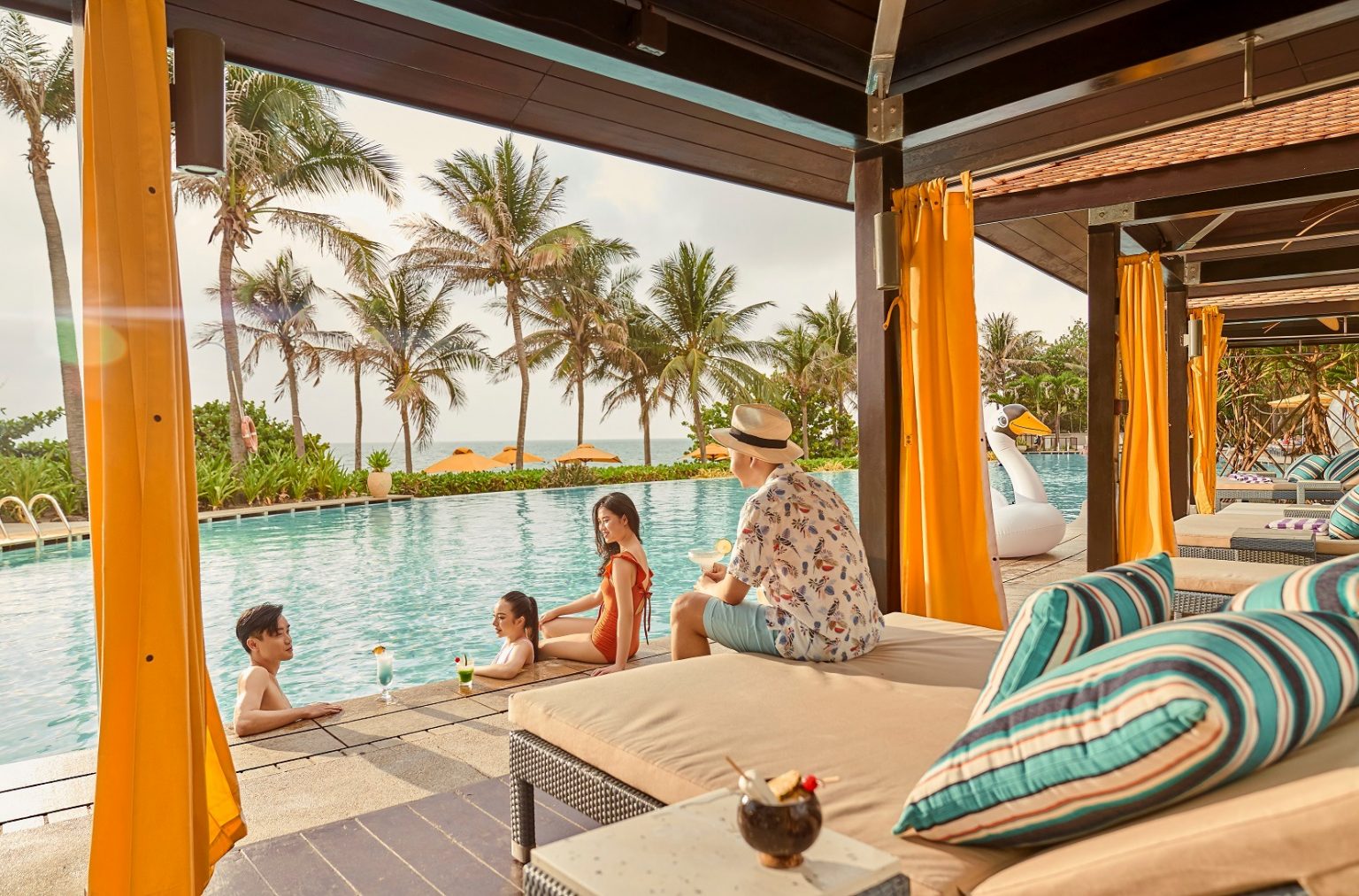 Hồ bơi và tiện ích tại InterContinental Grand Hồ Tràm