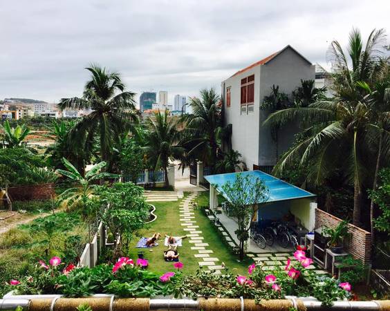 Homestay Hạ Long Ginger Homestay view sân vườn