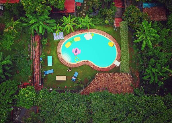 Homestay Hạ Long không gian sân vườn