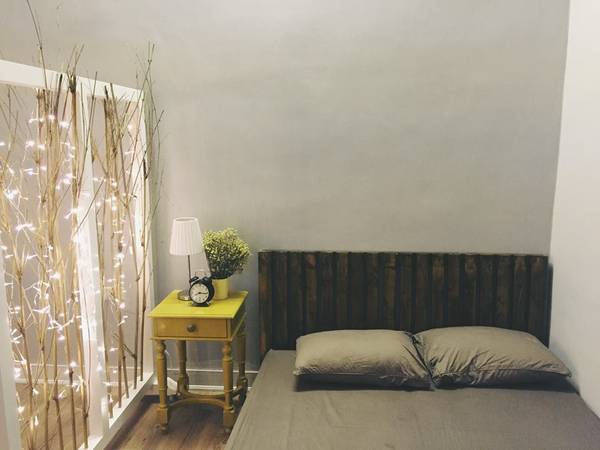 Homestay Hà Nội decor gỗ mây