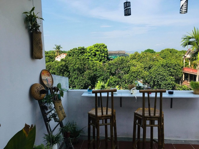 Góc uống cà phê ngắm phố phường tại homestay hoài cổ Góc uống cà phê ngắm phố phường tại homestay hoài cổ