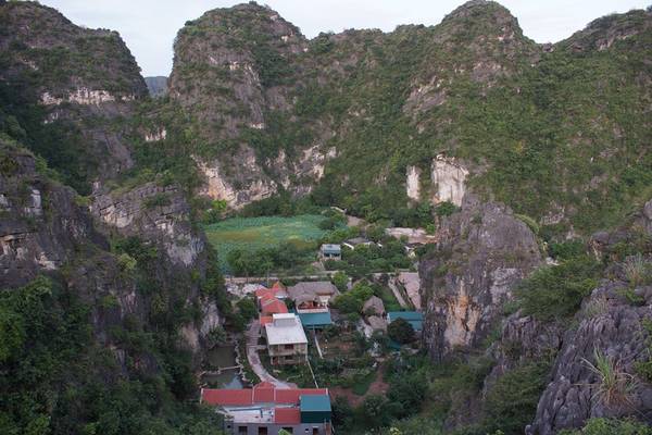 Homestay Ninh Bình Hạ Long hiên nhà view sông nước