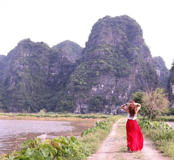 Homestay Ninh Bình view núi non xanh mát