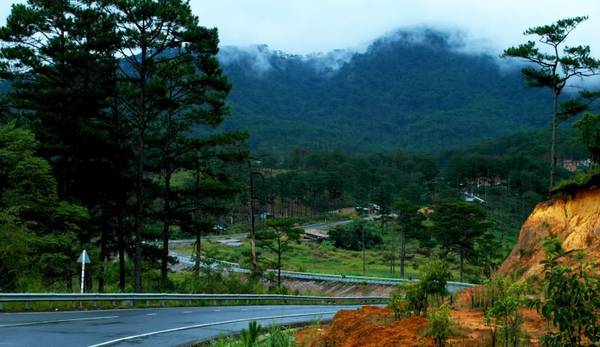 Đỉnh Hòn Bà hoang sơ mát mẻ tại Nha Trang