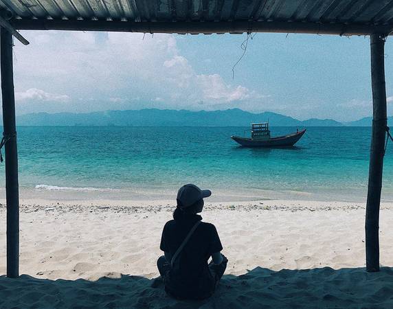 Nước biển Hòn Cau trong vắt